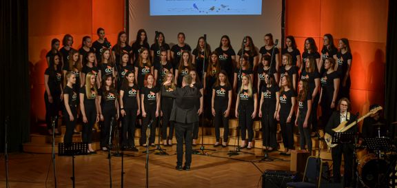 Dekliški pevski zbor Gimnazije Celje – Center, zb. David Preložnik 